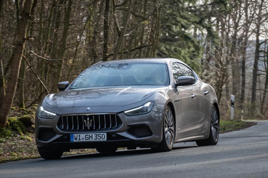 Maserati Ghibli GranSport 2017 года  (фото 1 из 18)